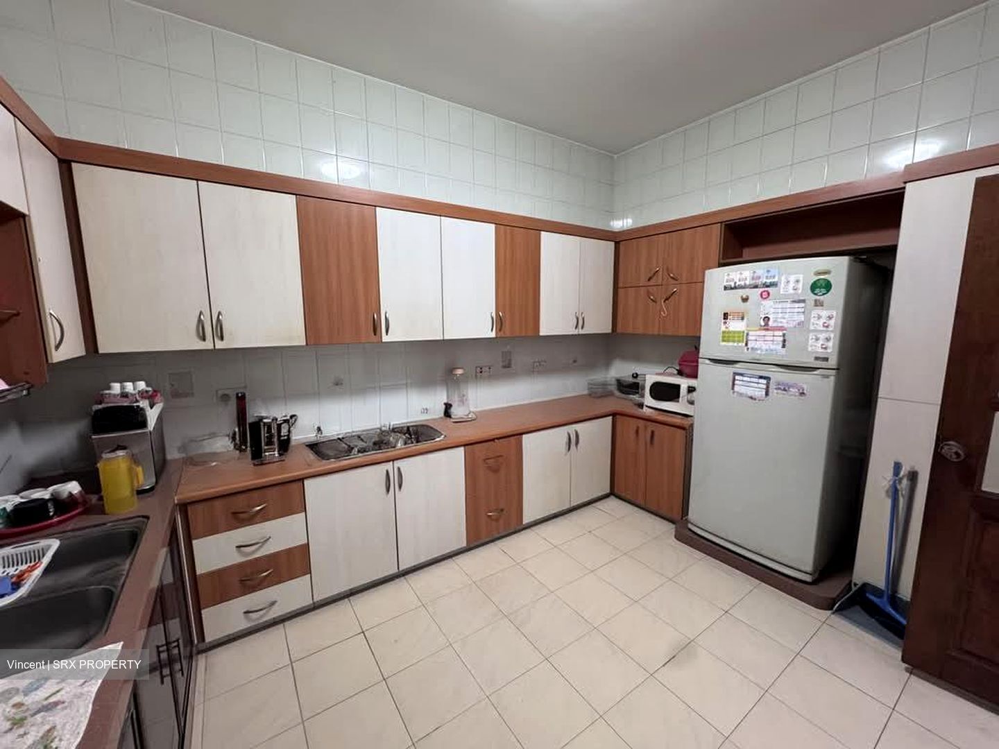 Yunnan Gardens (D22), Terrace #568260301